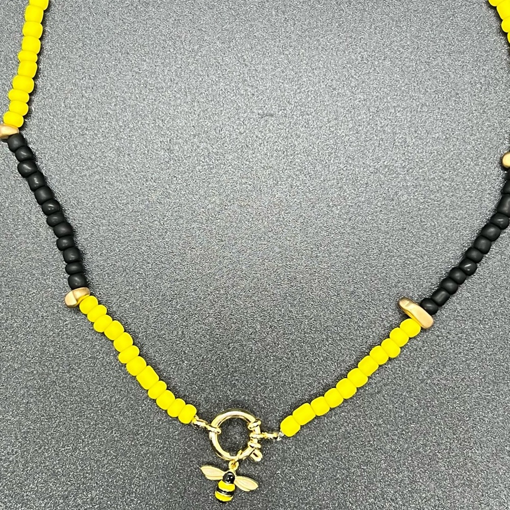 NWT|Gold Bee 🐝 Choker |real sterling silver S925
B2 - Picture 5 of 8